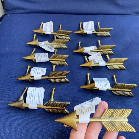 Arrow drawer pulls - Picture 1 of 8